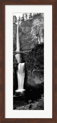 Framed Footbridge in front of a waterfall, Multnomah Falls, Columbia River Gorge, Multnomah County, Oregon (black and white) Print