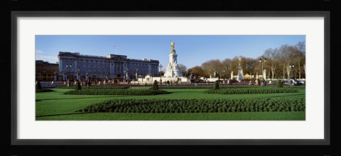 Framed Queen Victoria Memorial at Buckingham Palace, London, England Print