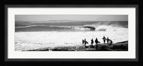 Framed Silhouette of surfers standing on the beach, Australia (black and white) Print