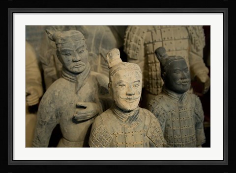 Framed Ranks and uniroms of terra cotta warrior figures Print