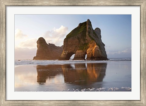 Framed Rock Formation, Archway Island, South Island, New Zealand (horizontal) Print