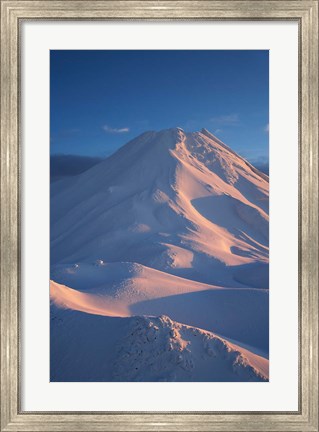 Framed Syme Hut, Fanthams Peak, North Island, New Zealand Print
