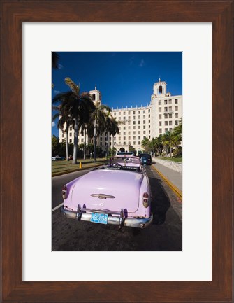 Framed Cuba, Havana, Hotel Nacional, 1950s Classic car Print