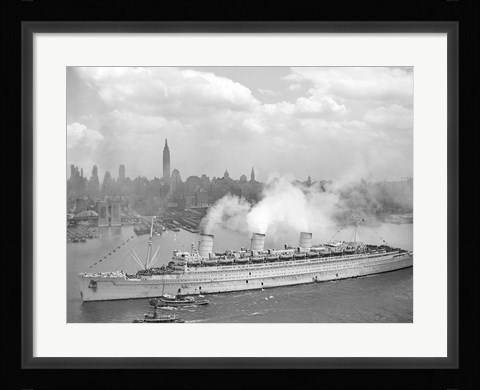 Framed RMS Queen Mary in New York Harbor Print