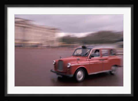 Framed Cab racing past Buckingham Palace, London, England Print