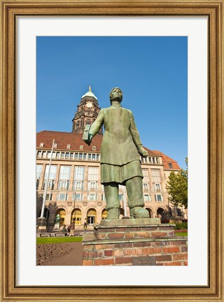Framed Trummerfrauen Statue Print