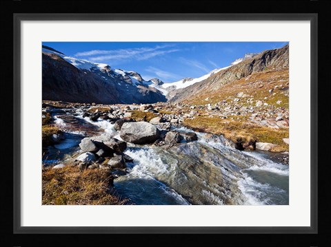 Framed Valley Maurer Tal Print