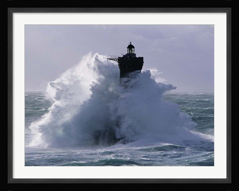 Framed Phare du Four lors d' une Tempete Print