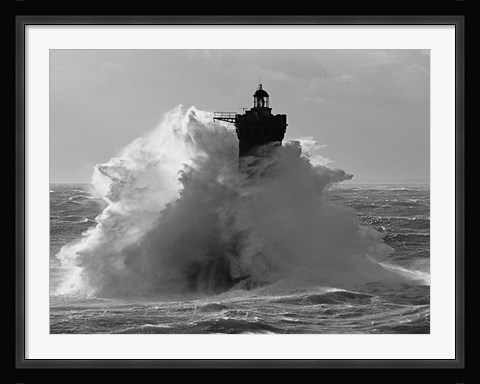 Framed Phare du Four lors d' une Tempete Print