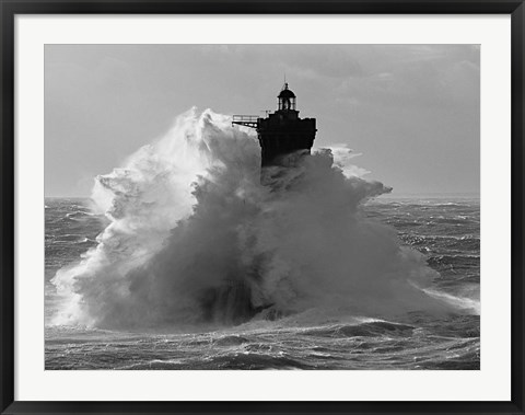 Framed Phare du Four lors d' une Tempete Print