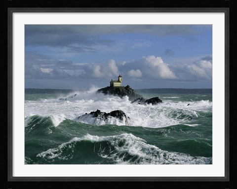 Framed Phare de Tavennec, mer d'Iroise Print