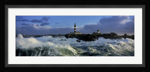 Framed Phare du Creac'h lors d' une Tempete Print