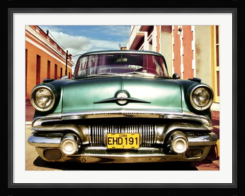 Framed Vintage American Car in Habana, Cuba Print