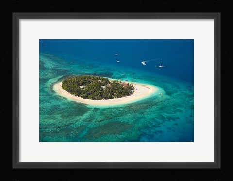 Framed Beachcomber Island Resort, Mamanuca Islands, Fiji Print