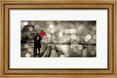 Framed Kissing in London (BW) Print