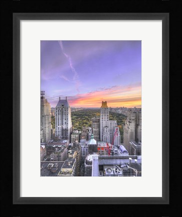 Framed Amanecer Otonal en Central Park Vertical Print