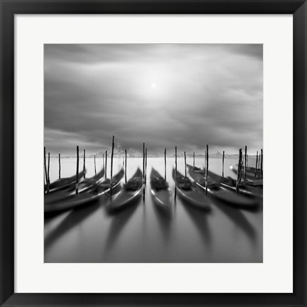 Framed Gondolas En Atardecer Print